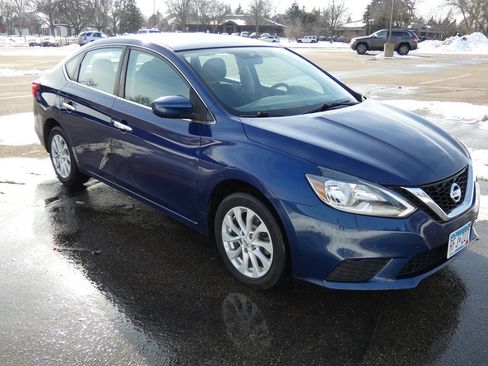 Used 2019 Nissan Sentra SV image 2