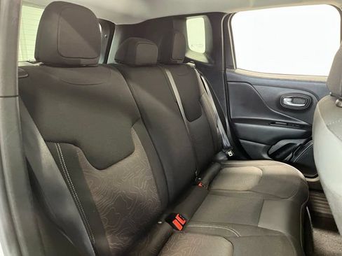 Used 2023 Jeep Renegade Latitude AWD/4WD image 13