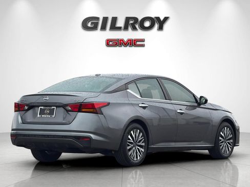 Used 2024 Nissan Altima 2.5 SV FWD image 3