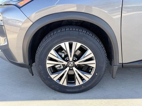 Used 2021 Nissan Rogue SV w/ Premium Package image 34