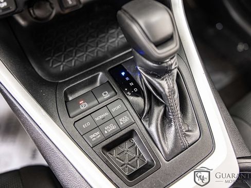 Used 2020 Toyota RAV4 LE w/ All Weather Liner Package AWD/4WD image 28