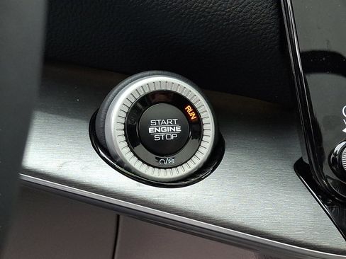 Used 2025 Jeep Wagoneer 4WD w/ Premium Group I image 22