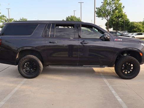 Used 2023 Chevrolet Suburban Z71 w/ Off-Road Capability Package AWD/4WD image 2