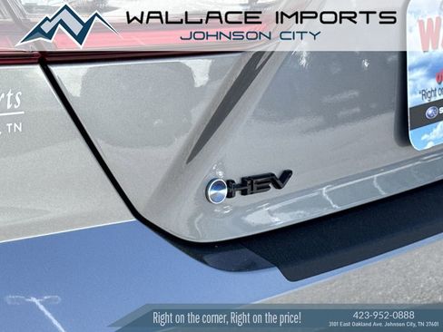 Used 2025 Toyota Camry SE w/ Convenience Package FWD image 11