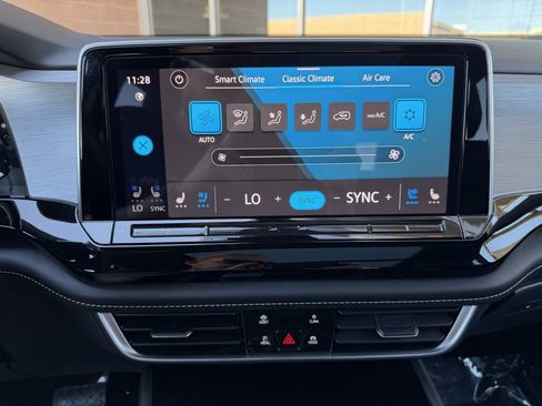 Used 2024 Volkswagen Atlas Cross Sport SE w/ Panoramic Sunroof Package FWD image 22