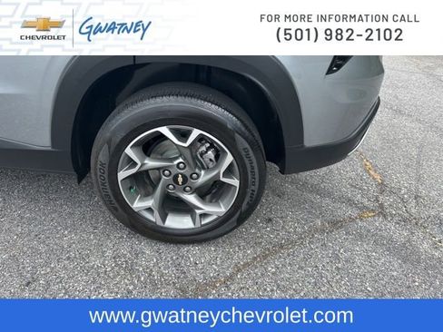 Used 2025 Chevrolet Trax LT FWD image 10