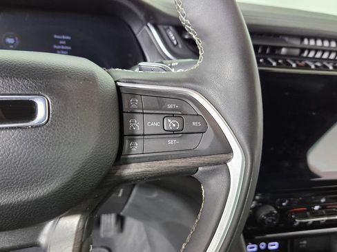 Used 2024 Jeep Grand Cherokee Limited w/ Black Appearance Package AWD/4WD image 17