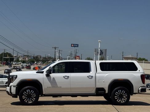 Used 2024 GMC Sierra 2500 Denali Ultimate AWD/4WD image 7