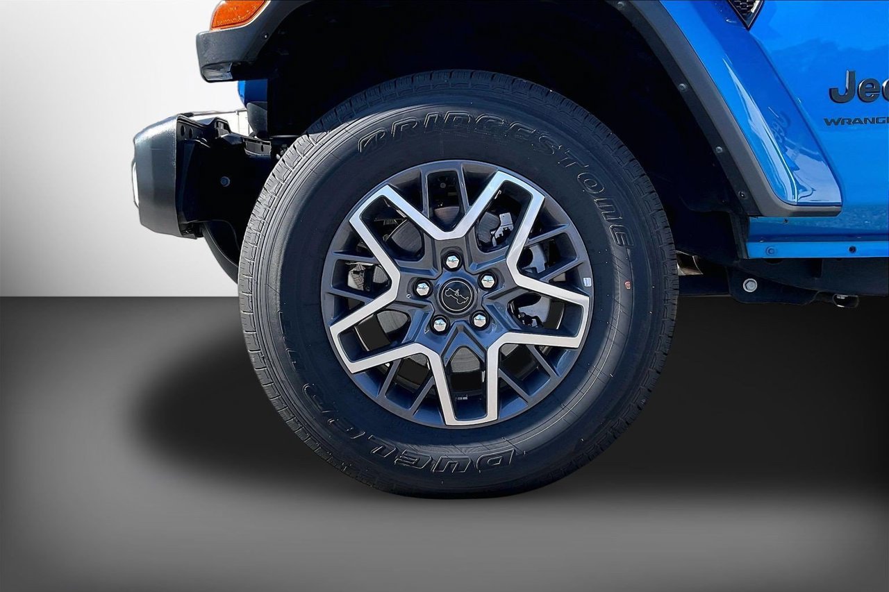 Certified 2025 Jeep Wrangler Unlimited Sahara AWD/4WD image 31