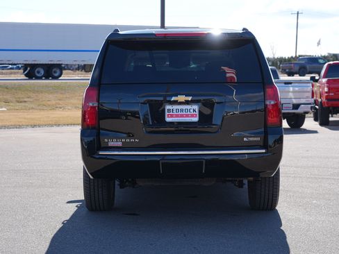 Used 2017 Chevrolet Suburban Premier image 4