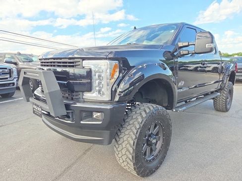 Used 2019 Ford F250 Lariat w/ Lariat Ultimate Package AWD/4WD image 2