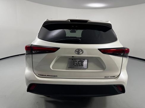 Used 2021 Toyota Highlander XLE AWD/4WD image 6