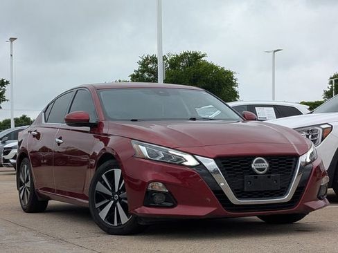 Used 2019 Nissan Altima 2.5 SV image 1