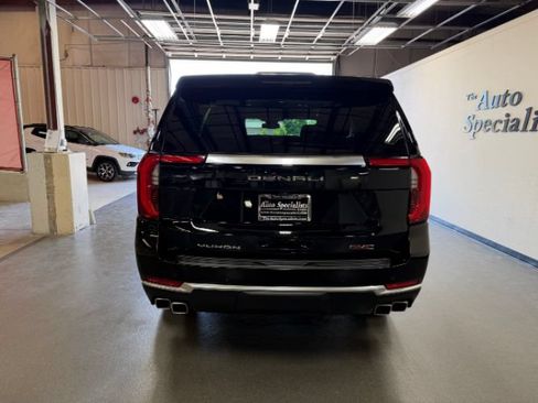 Used 2025 GMC Yukon Denali AWD/4WD image 3