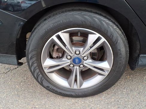 Used 2018 Ford Focus SE w/ SE Appearance Package image 7