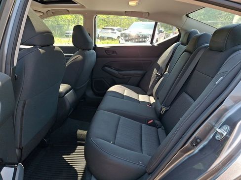 Used 2023 Nissan Altima 2.5 SV w/ SV Premium Package FWD image 10