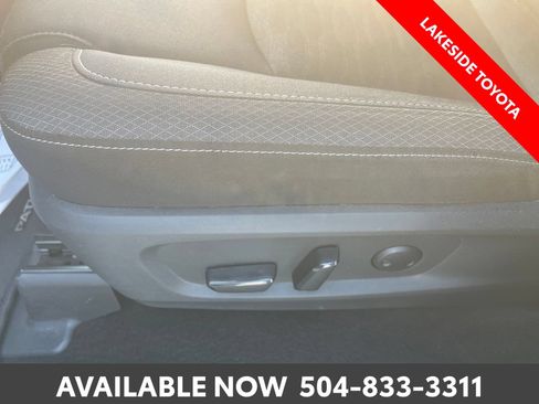 Used 2025 Nissan Pathfinder SV FWD image 28