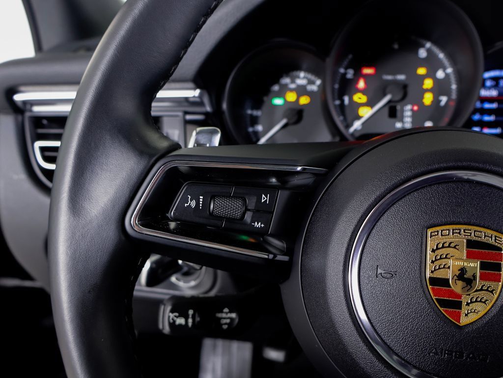 Certified 2024 Porsche Macan AWD/4WD image 20