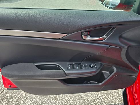 Used 2018 Honda Civic Sport image 8