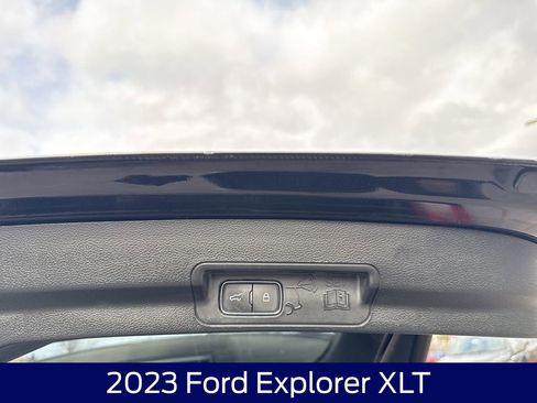 Used 2023 Ford Explorer XLT AWD/4WD image 18