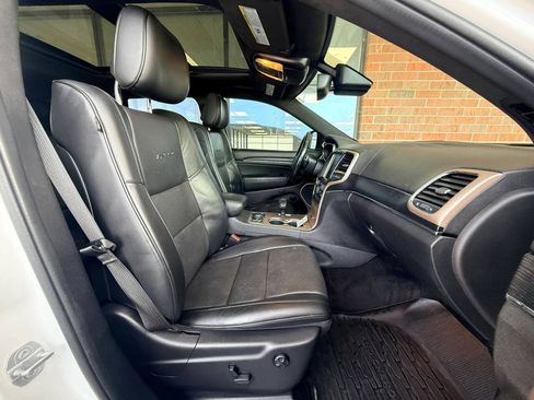 Used 2015 Jeep Grand Cherokee Summit w/ Skid Plate Group AWD/4WD image 12