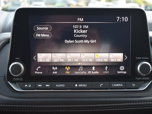 Used 2024 Nissan Rogue SV image 35