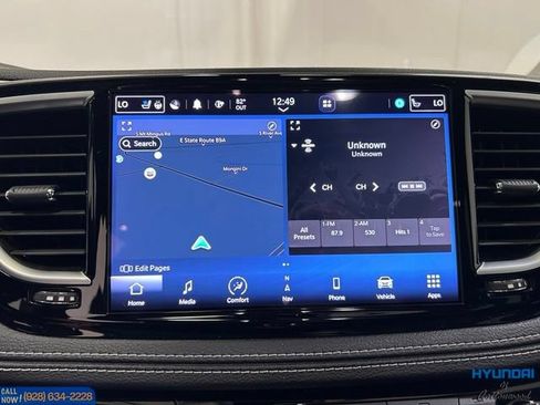 Used 2023 Chrysler Pacifica Limited w/ Uconnect Theater Family Group FWD image 46