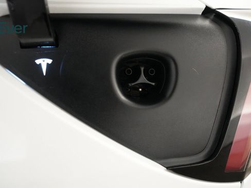 Used 2023 Tesla Model 3 Standard Range image 27