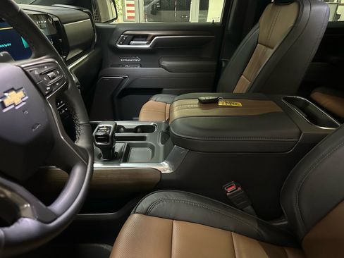 Used 2025 Chevrolet Silverado 1500 High Country w/ High Country Premium Package image 21