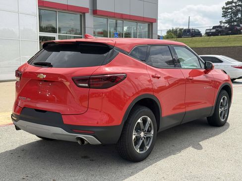 Used 2025 Chevrolet Blazer LT AWD/4WD image 2