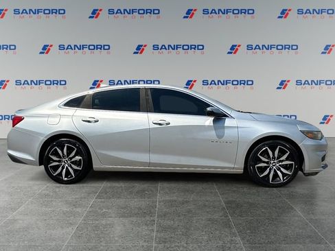 Used 2017 Chevrolet Malibu LT w/ Driver Confidence Package FWD image 6