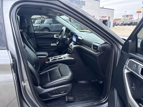 Used 2023 Ford Explorer XLT w/ Equipment Group 202A image 10