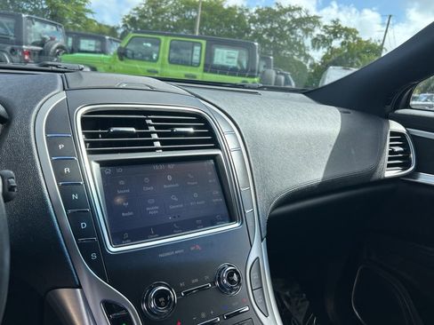 Used 2020 Lincoln Nautilus FWD image 11