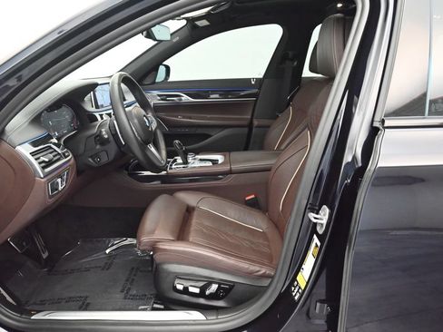 Used 2022 BMW 750i xDrive w/ M Sport Package AWD/4WD image 3
