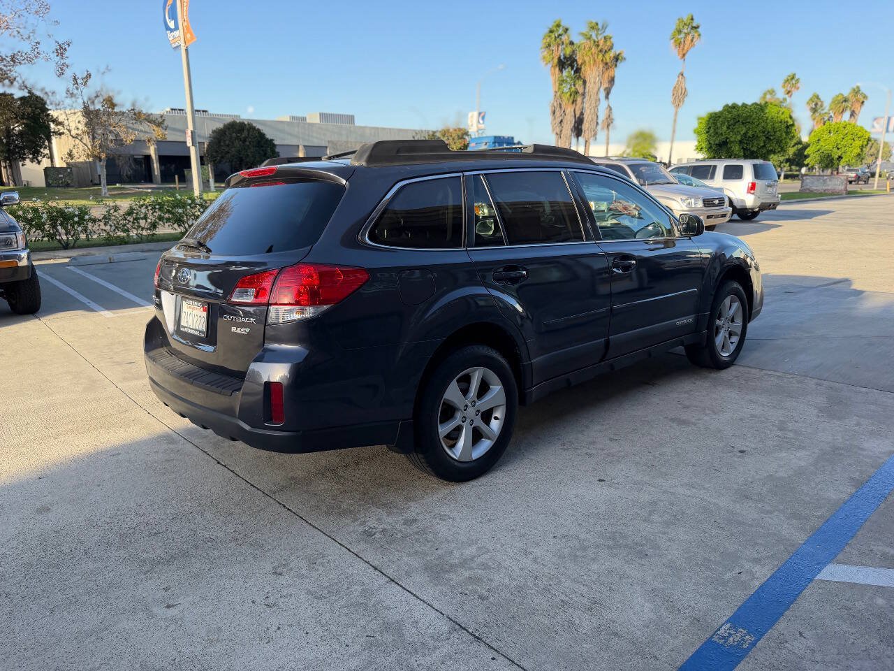 Used 2013 Subaru Outback 2.5i Premium AWD/4WD image 11