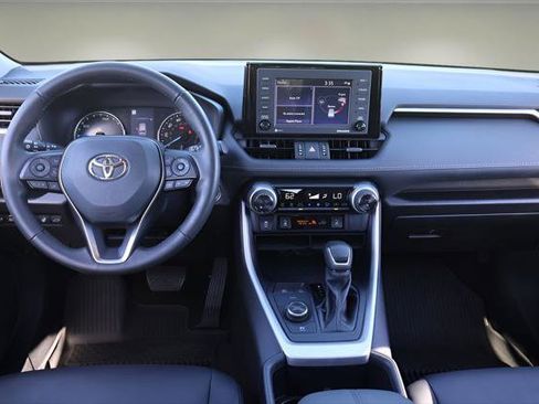 Used 2022 Toyota RAV4 XLE Premium image 16