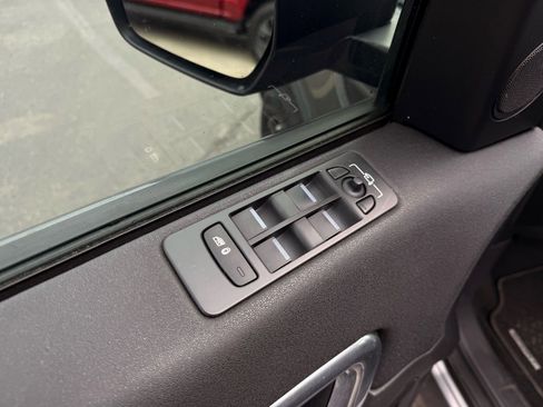 Used 2016 Land Rover Discovery Sport SE image 26