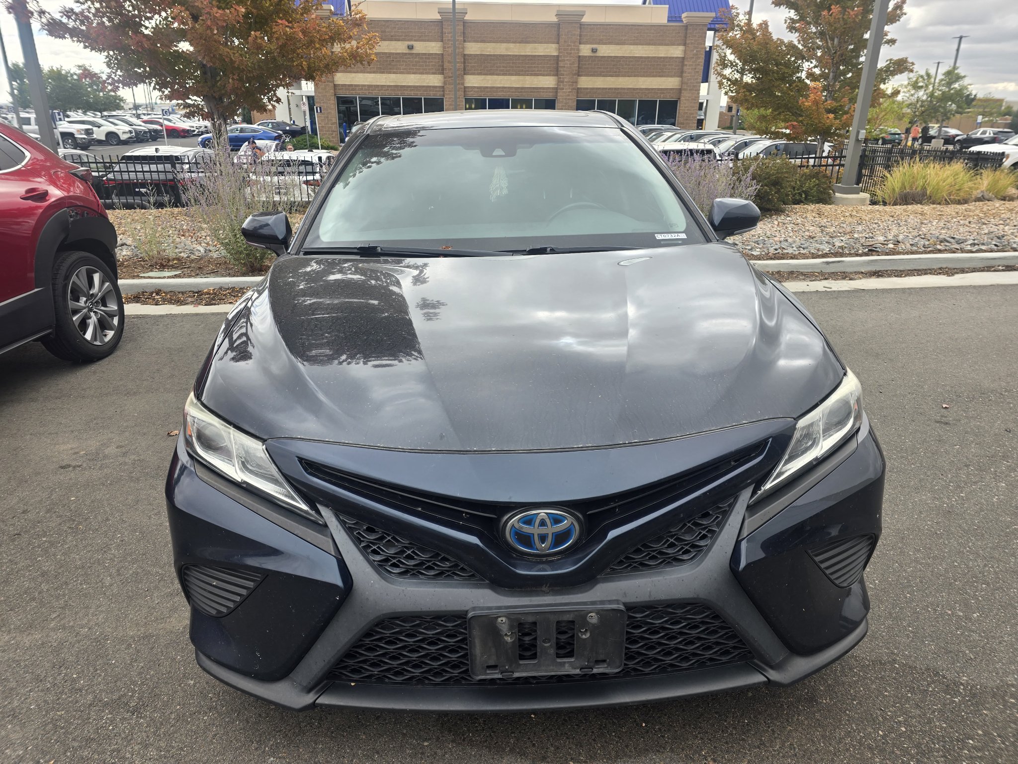 Used 2020 Toyota Camry SE w/ Sunroof Package FWD image 8