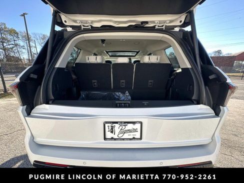 New 2026 Lincoln Navigator Reserve image 17