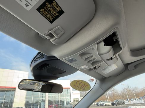 Used 2022 Ford Escape SE w/ SE Sport Appearance Package image 28