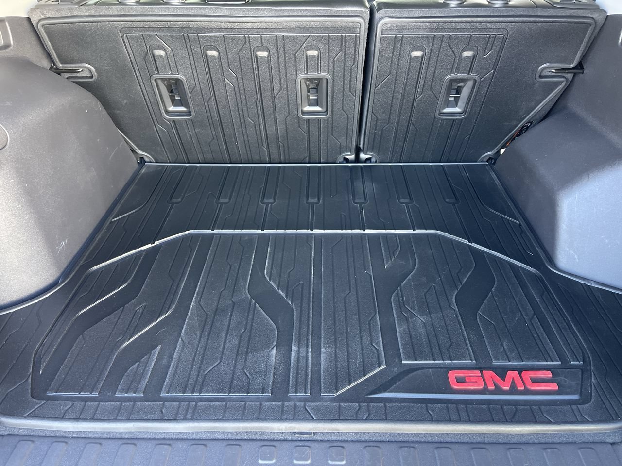 Used 2024 GMC Terrain SLT AWD/4WD image 38