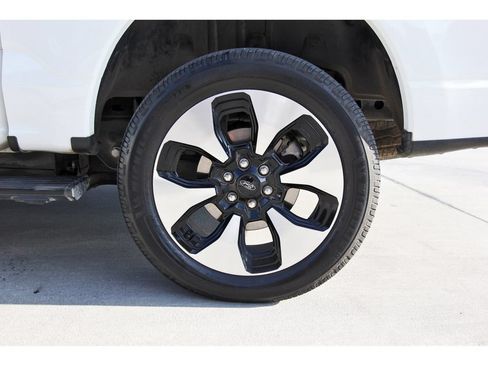 Used 2023 Ford F150 Lightning Platinum AWD/4WD image 39