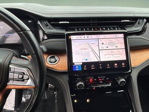 Used 2022 Jeep Grand Cherokee Summit image 10