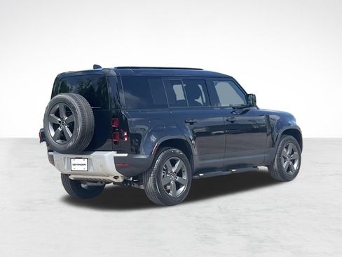 Used 2025 Land Rover Defender 110 S AWD/4WD image 8