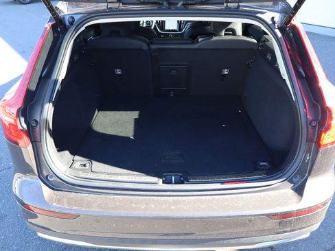 Certified 2025 Volvo V60 B5 Cross Country Plus image 32