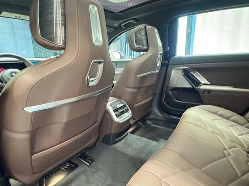 Used 2025 BMW 760i xDrive image 18