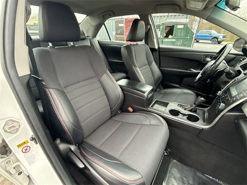 Used 2016 Toyota Camry SE image 23