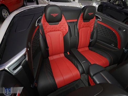 Used 2022 Bentley Continental GT V8 image 19