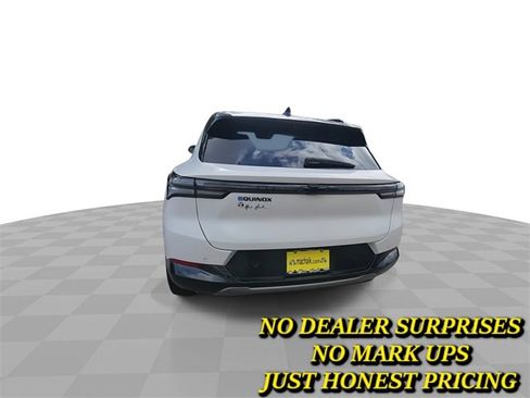 Used 2025 Chevrolet Equinox EV LT w/ Convenience Package II image 7