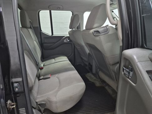 Used 2014 Nissan Frontier SV w/ SV Value Truck Package AWD/4WD image 31
